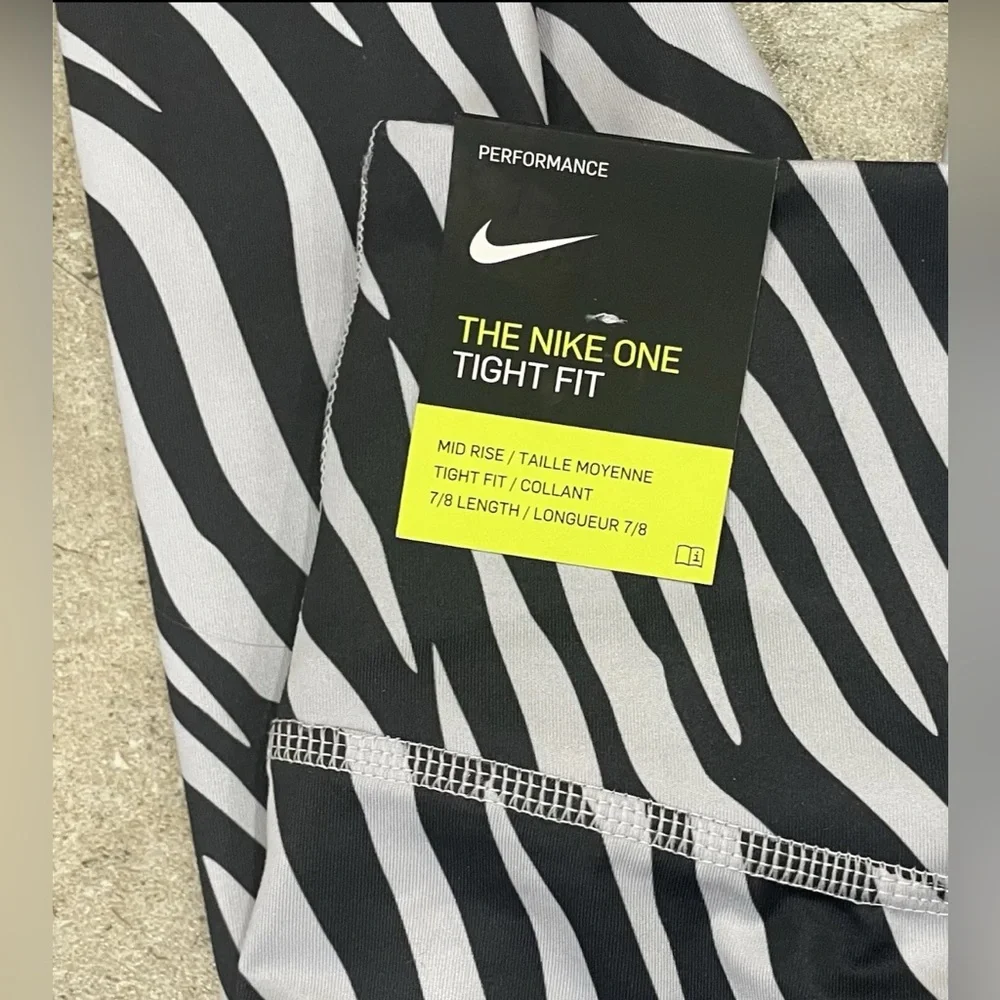 Womens NIKE Leggings & Sweatshirt/Jacket, sz Small….1 NWT - Picture 4 of 6